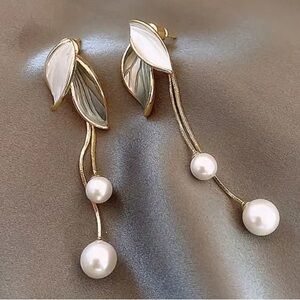 Gold Tassel Green Leaf Synthetic Pearl Dangle Earrings